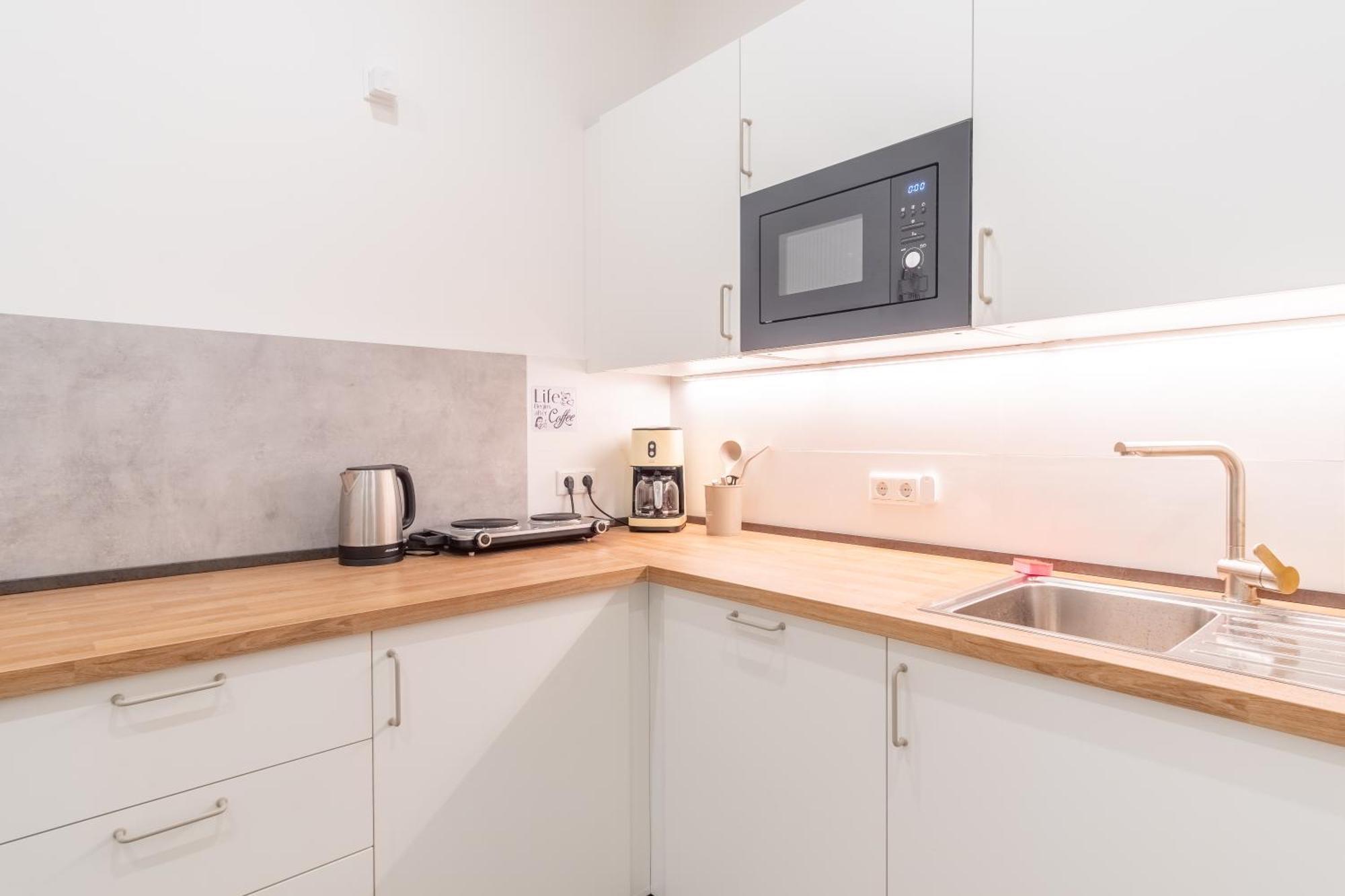 65 Zoll 4K Tv, Disney Plus, Soundbar, Kostenloser Kaffee, 5 Raeume Lipsia Esterno foto