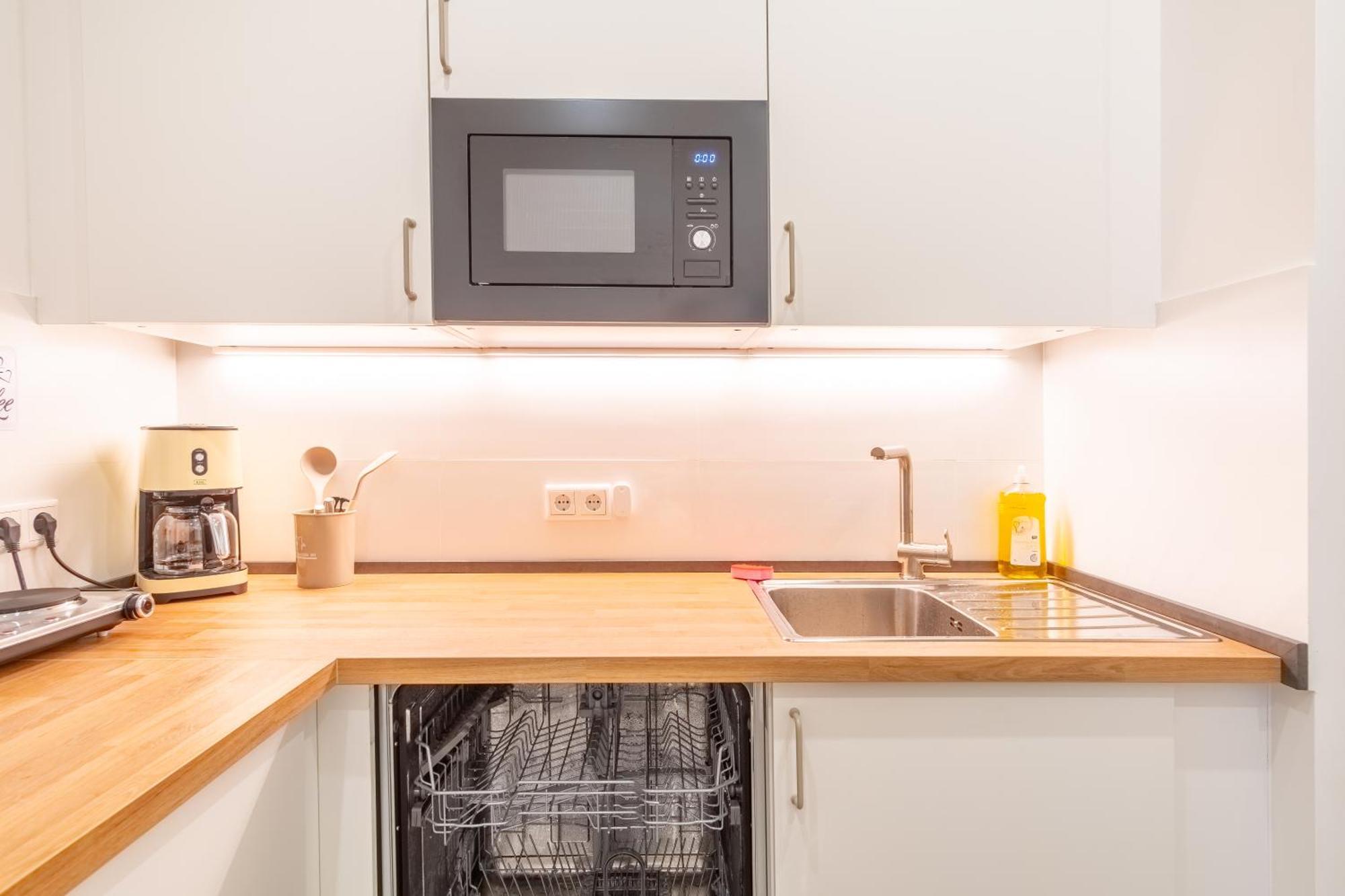 65 Zoll 4K Tv, Disney Plus, Soundbar, Kostenloser Kaffee, 5 Raeume Lipsia Esterno foto