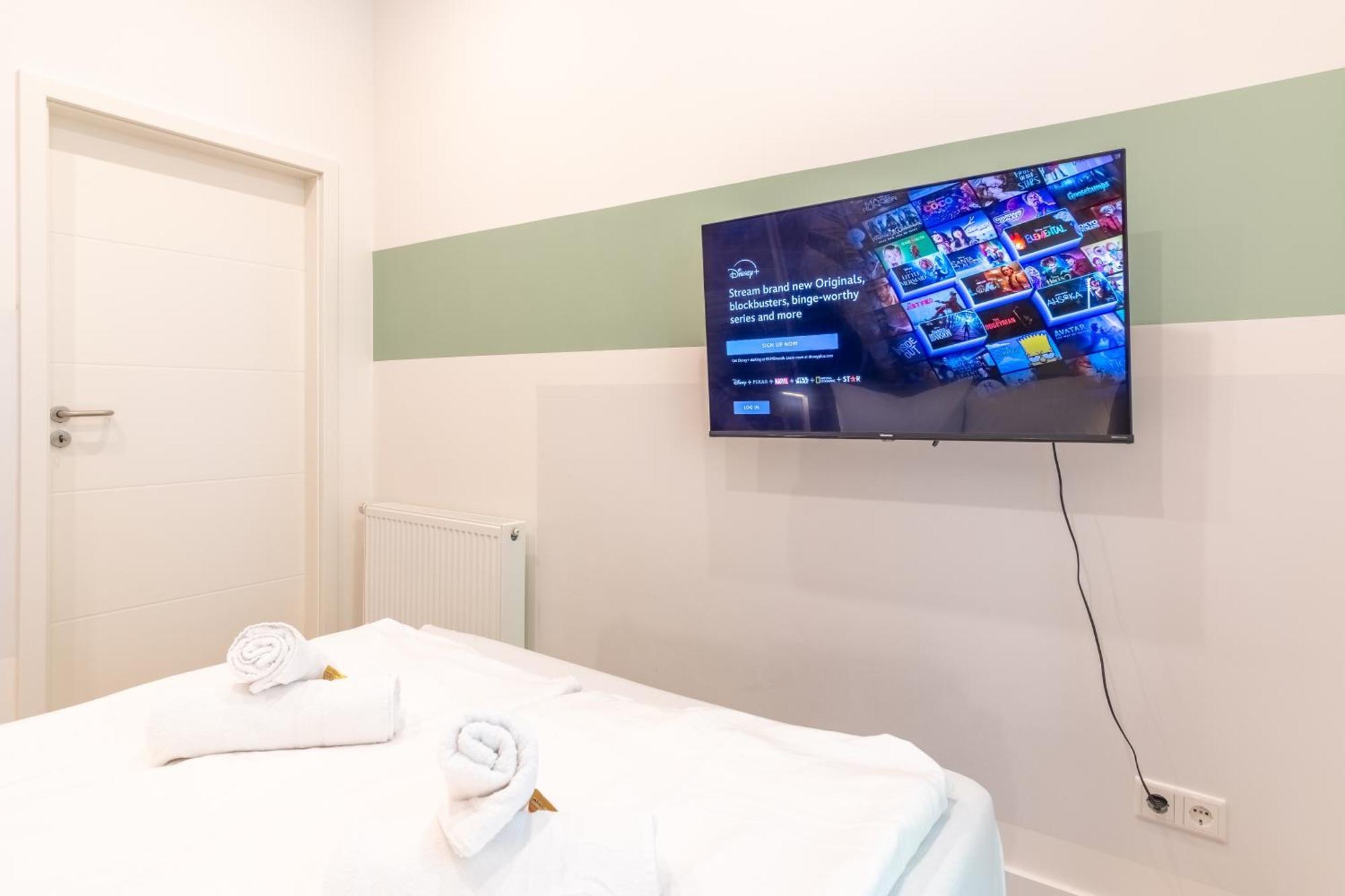 65 Zoll 4K Tv, Disney Plus, Soundbar, Kostenloser Kaffee, 5 Raeume Lipsia Esterno foto